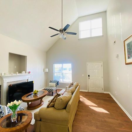 Spacious Room With Shared Bathroom Raleigh Exterior foto