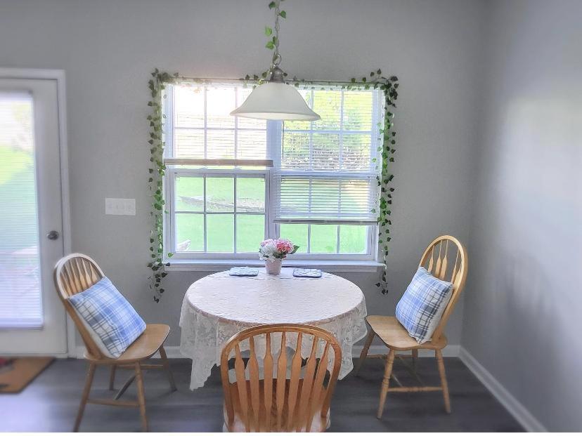Spacious Room With Shared Bathroom Raleigh Exterior foto